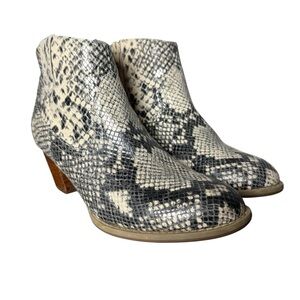 Vionic Women’s Booties Size 6.5 Snake Print Orthotic Insole Vivien Kamryn